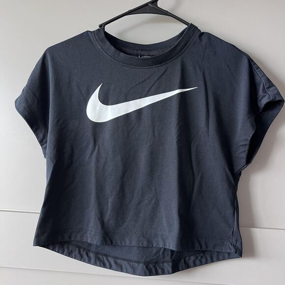 Nike Shirt Womens Small Black Cropped Tee Swoosh Logo Short Sleeve AR3064-010 - Picture 1 of 8